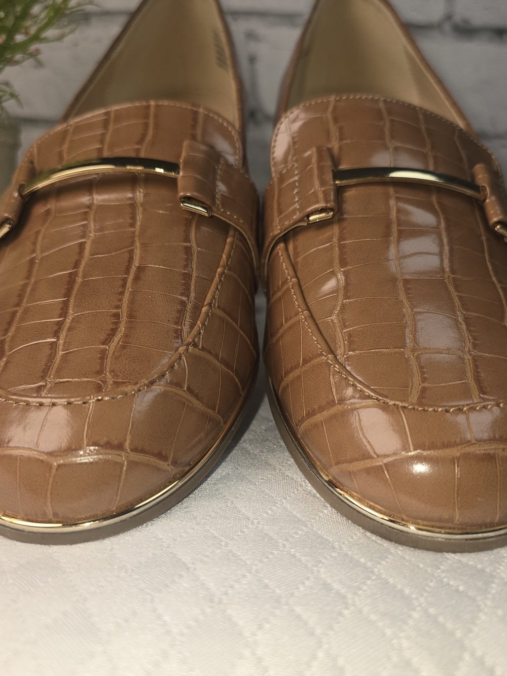 LIZ CLAIBORNE TIMES CROC-EMBOSSED LOAFERS GOLD TRIM HARDWARE SLIP ON WOMENS 10 - Picture 9 of 11